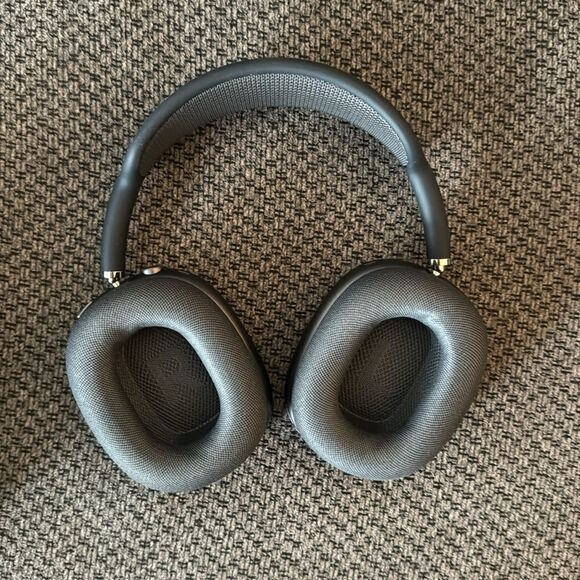 AirPod max black new - Picture 7 of 7